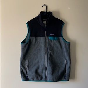 Black and gray Patagonia Synchilla vest